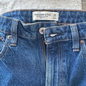 Abercrombie & Fitch Curve Love High Rise 90’s Relaxed Jean